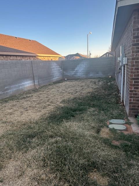 view of yard featuring a fenced backyard