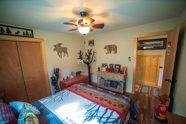 bedroom with hardwood / wood-style floors, ceiling fan, and a closet