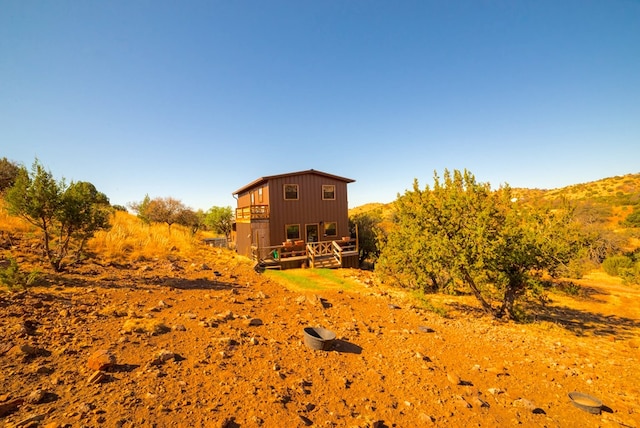 view of yard with a rural view