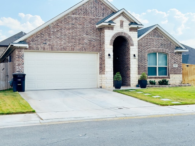 view of front facade featuring a garage