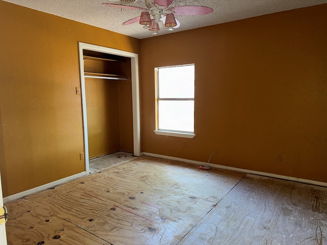 unfurnished bedroom with ceiling fan, a closet, and a textured ceiling