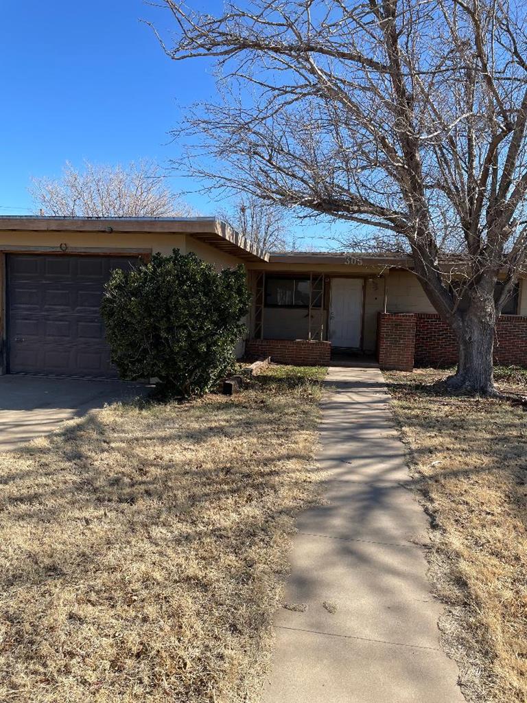 single story home with a garage