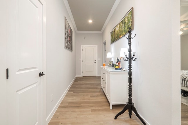 hall with light wood-style flooring, recessed lighting, baseboards, and ornamental molding