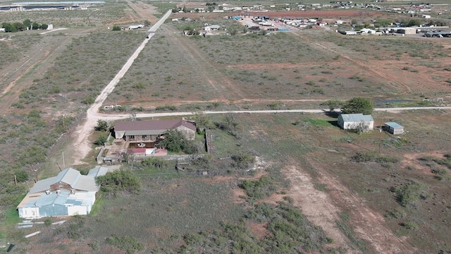 birds eye view of property featuring a rural view