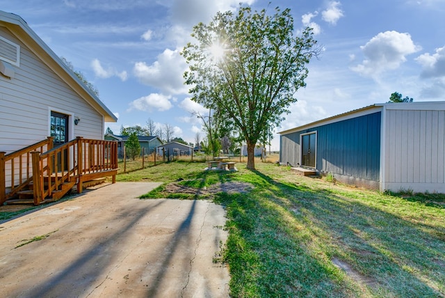 view of yard featuring a patio area