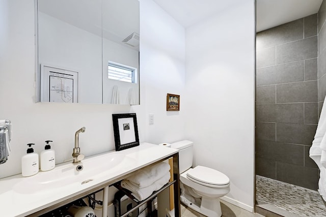 full bath featuring visible vents, tiled shower, vanity, and toilet