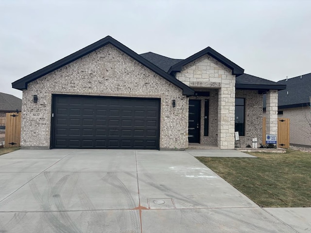 view of front of property featuring a front lawn and a garage