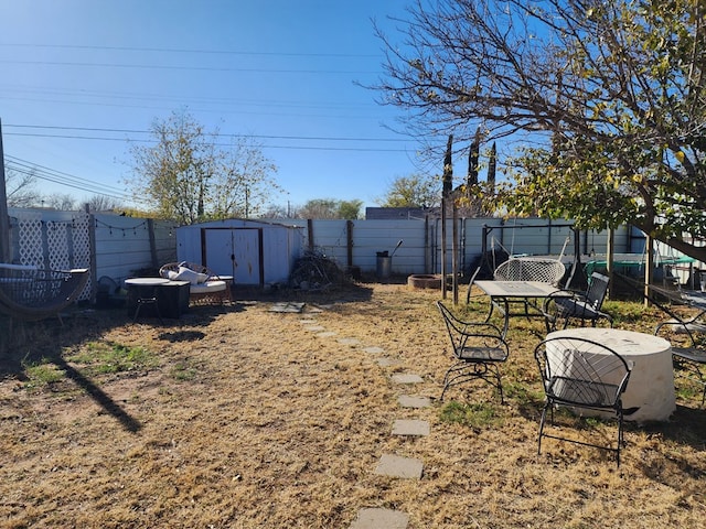 view of yard featuring a storage unit