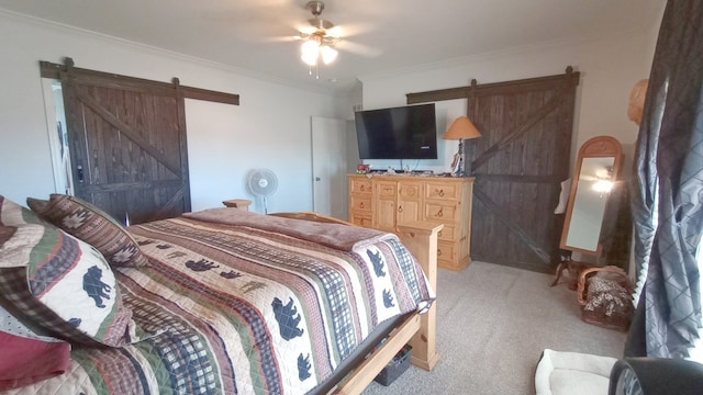 bedroom featuring a barn door, light colored carpet, ceiling fan, and crown molding