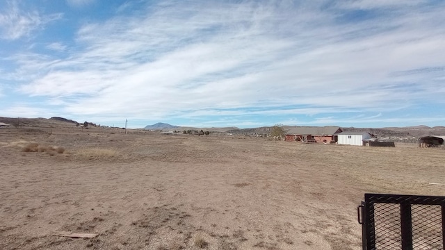 view of yard with a mountain view