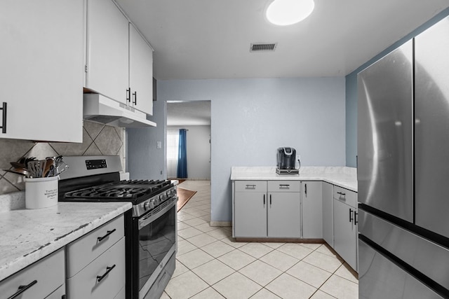 kitchen featuring under cabinet range hood, visible vents, stainless steel appliances, and light countertops