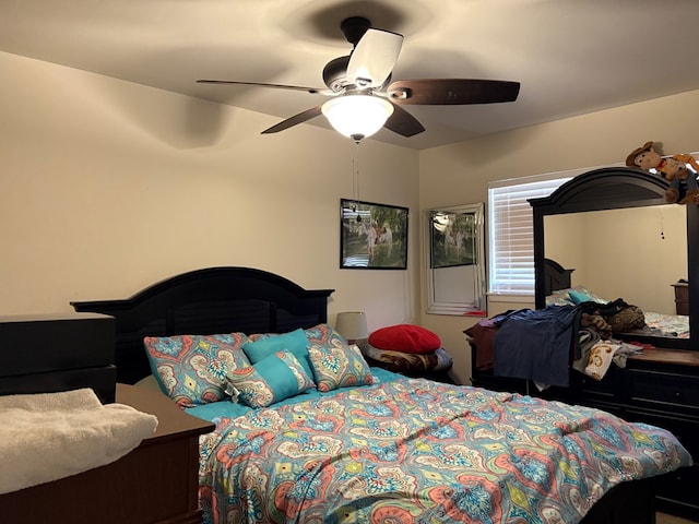 bedroom with ceiling fan