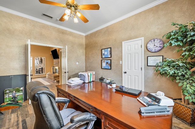 home office featuring visible vents, wood finished floors, a ceiling fan, and ornamental molding