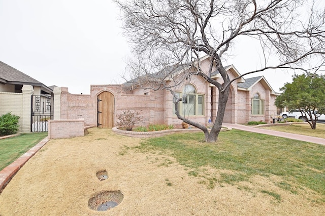 ranch-style home featuring a front yard