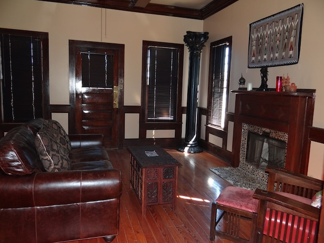 living room featuring hardwood / wood-style floors and crown molding