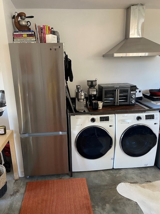 clothes washing area featuring washing machine and clothes dryer