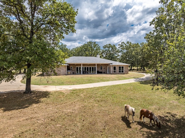 ranch-style home with a front yard