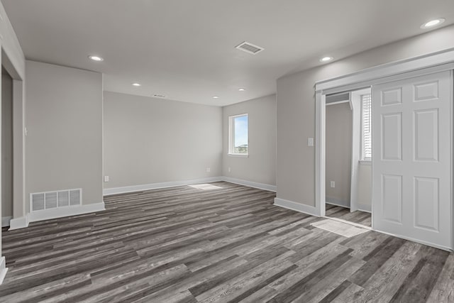 unfurnished bedroom featuring dark wood-type flooring, recessed lighting, visible vents, and baseboards