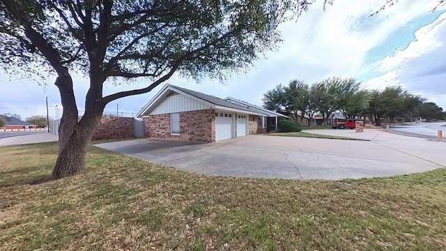 ranch-style home featuring a front lawn and a garage