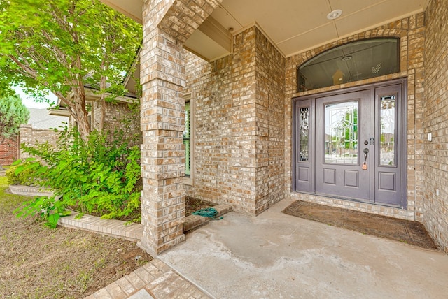 property entrance with covered porch