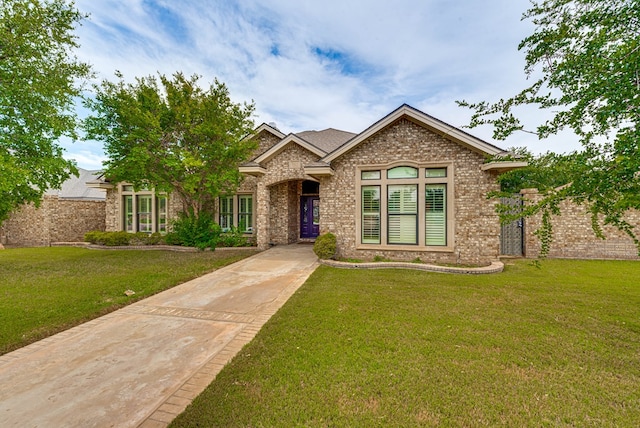 view of front of property with a front yard