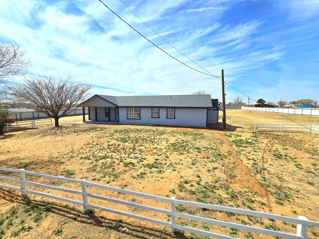 single story home with fence