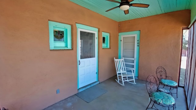 property entrance with ceiling fan