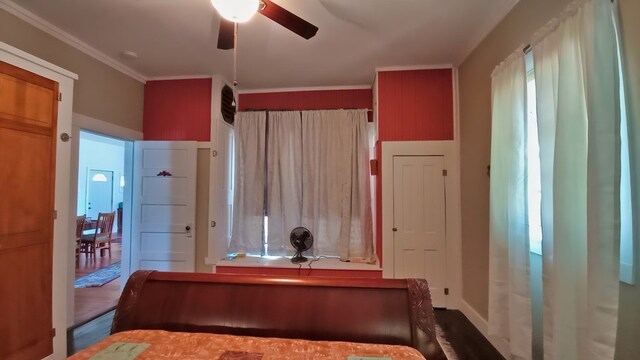 bathroom with a wealth of natural light, crown molding, and ceiling fan