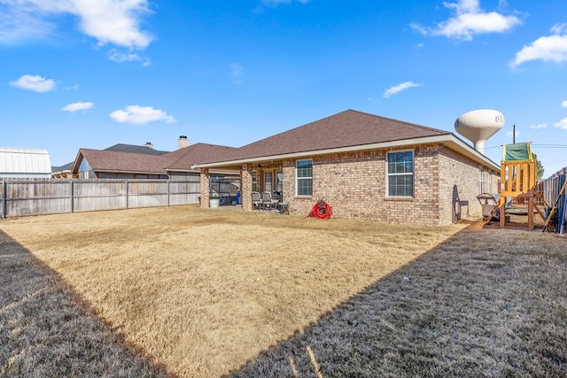 back of house featuring a yard