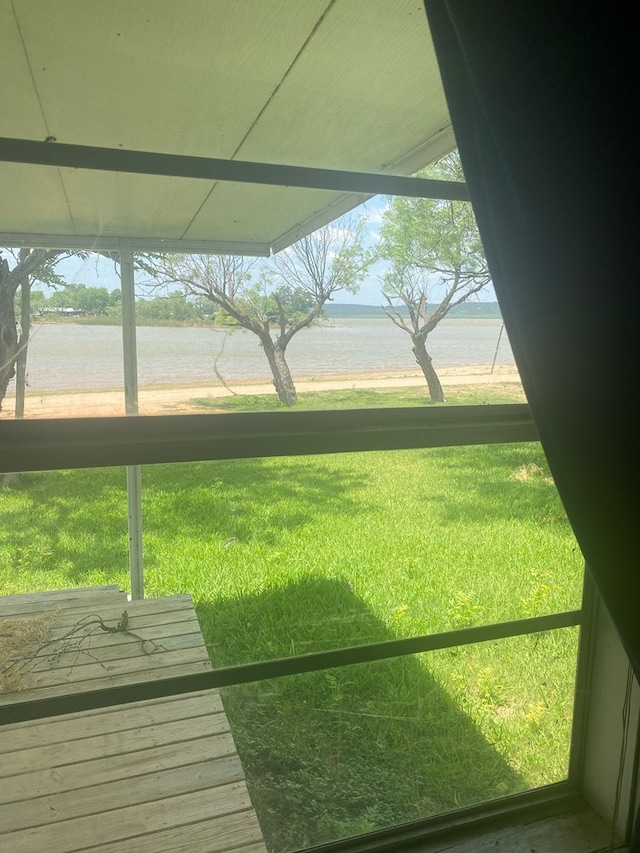 view of yard featuring a water view