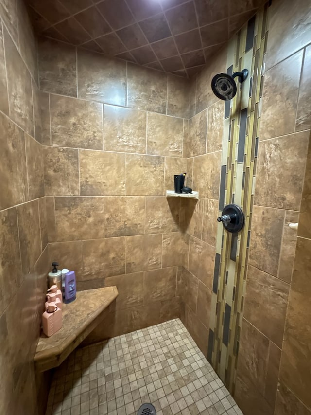 bathroom featuring tiled shower