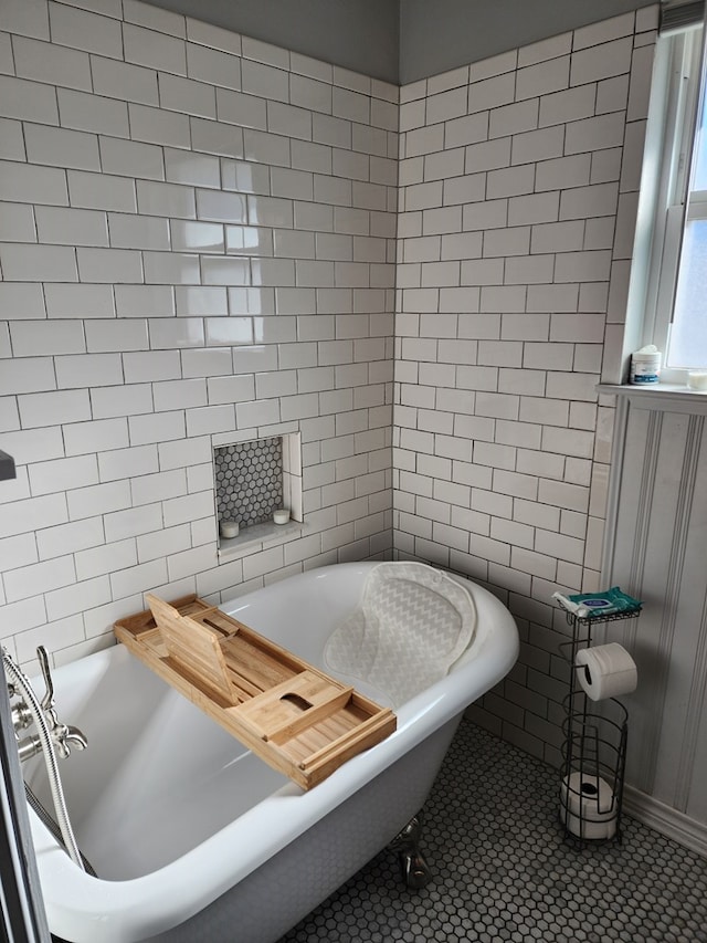 bathroom featuring tile patterned floors and a bathing tub