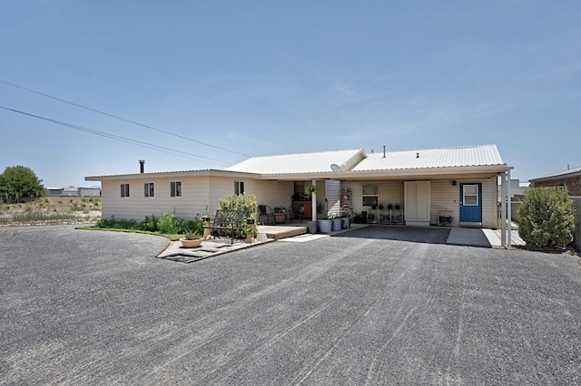 view of front of property