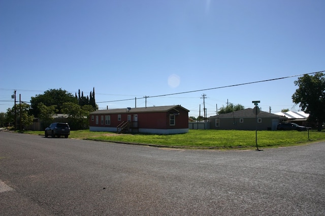 view of front of property with a front yard