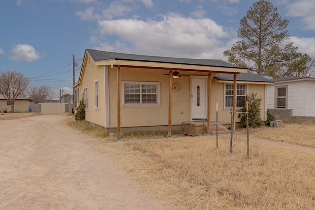 view of front of property