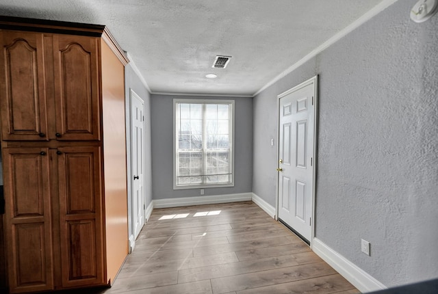 kitchen with crown molding