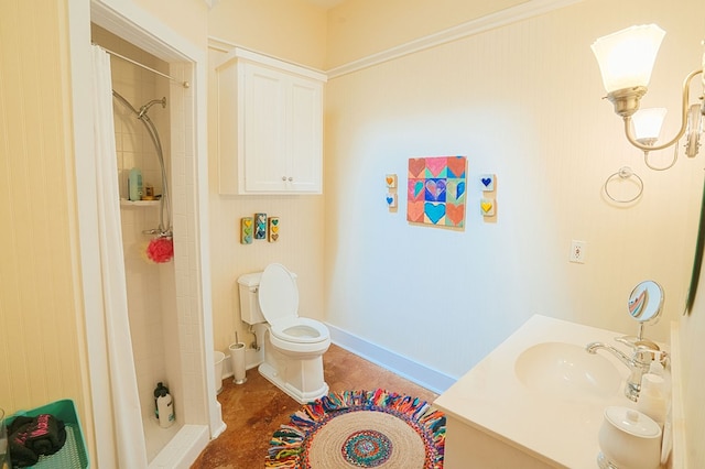 bathroom featuring a shower with shower curtain, vanity, and toilet