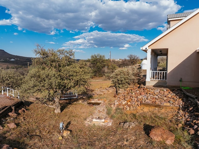 view of yard with a mountain view