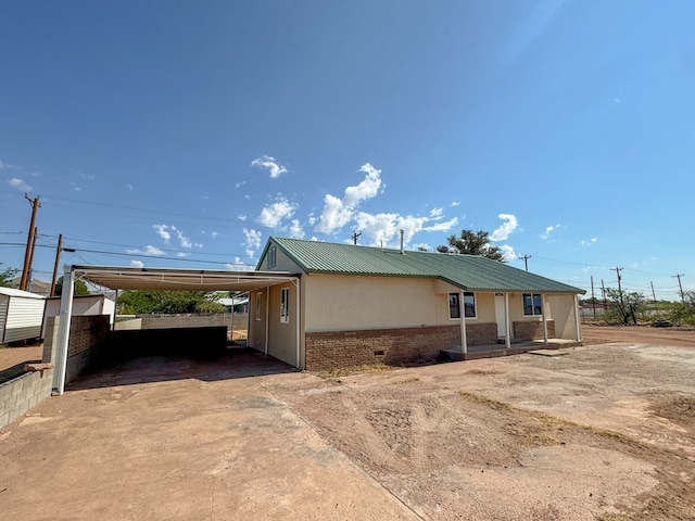 view of side of property featuring a carport