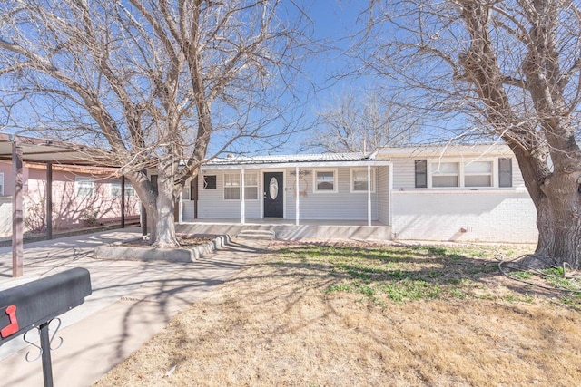 single story home featuring a front yard and a porch