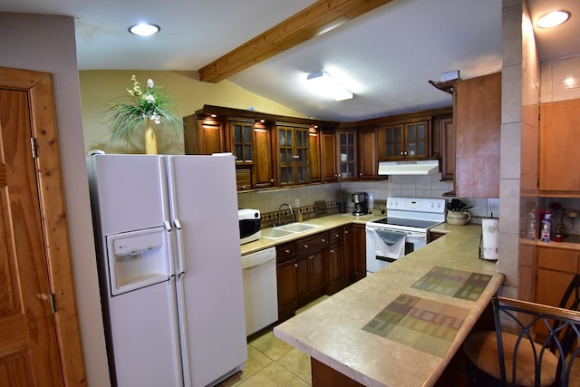 kitchen featuring sink, vaulted ceiling with beams, backsplash, kitchen peninsula, and white appliances