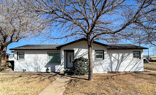 ranch-style house featuring brick siding