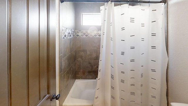 bathroom featuring shower / bath combo