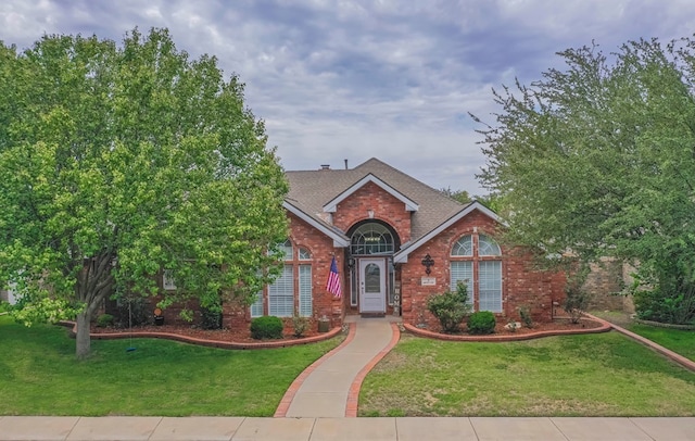 view of front of home with a front lawn