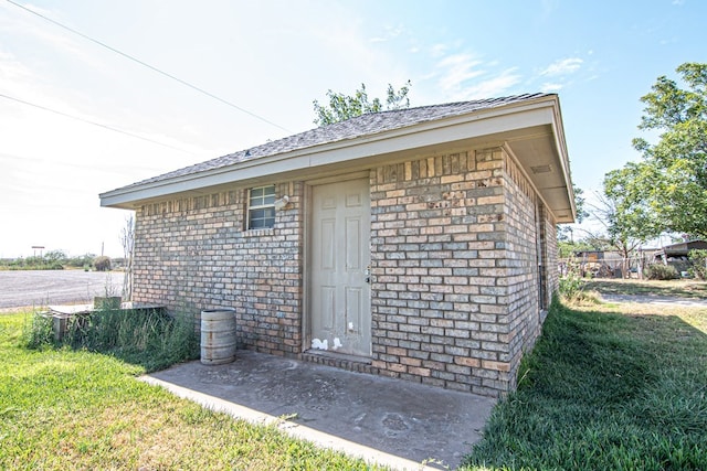 view of outbuilding featuring a lawn