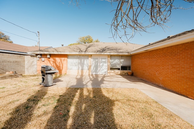 view of yard with a patio