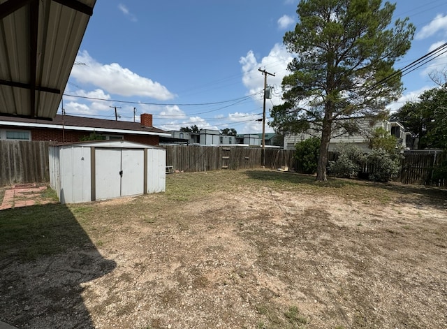 view of yard with a shed