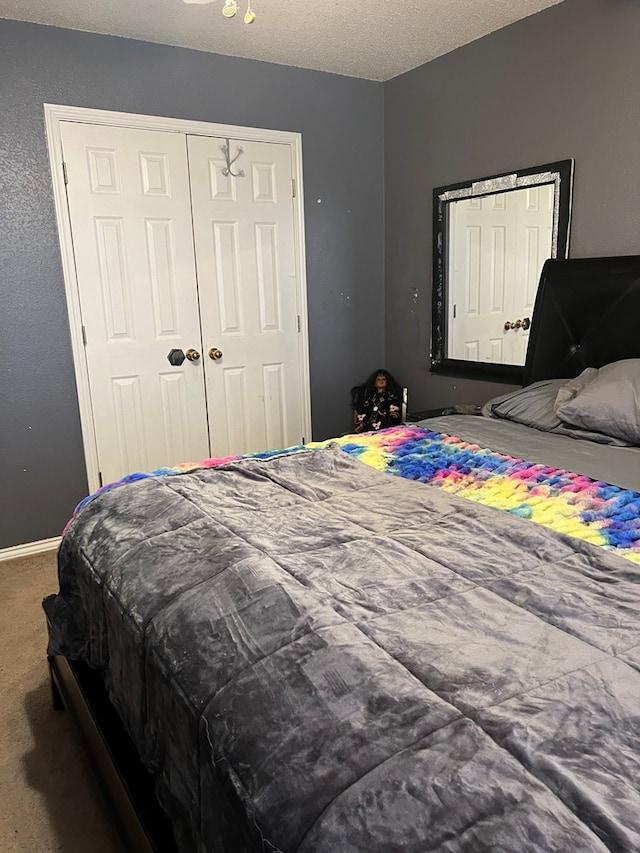 carpeted bedroom featuring a textured ceiling