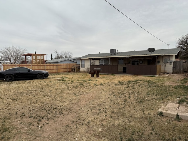 view of yard featuring fence