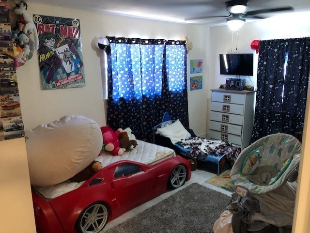 bedroom featuring ceiling fan